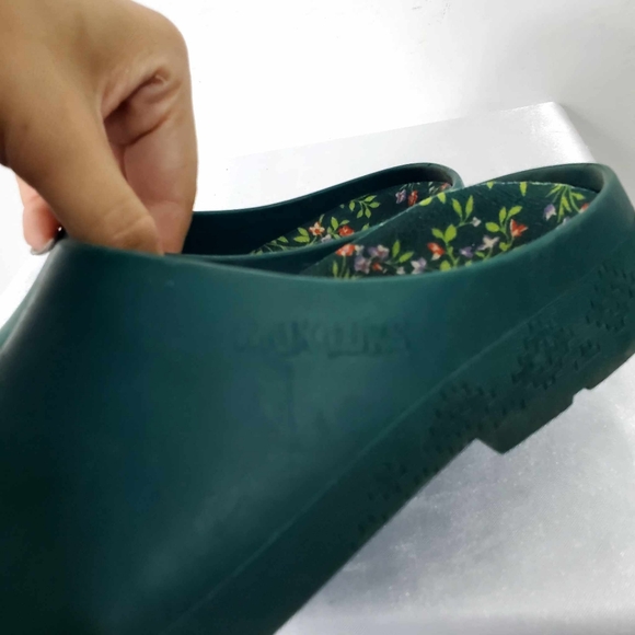 MUK LUKS Women's Garden Green Clogs - Picture 6 of 15